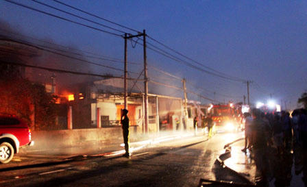 Kho vải cháy mấy tiếng đồng hồ tại TP HCM